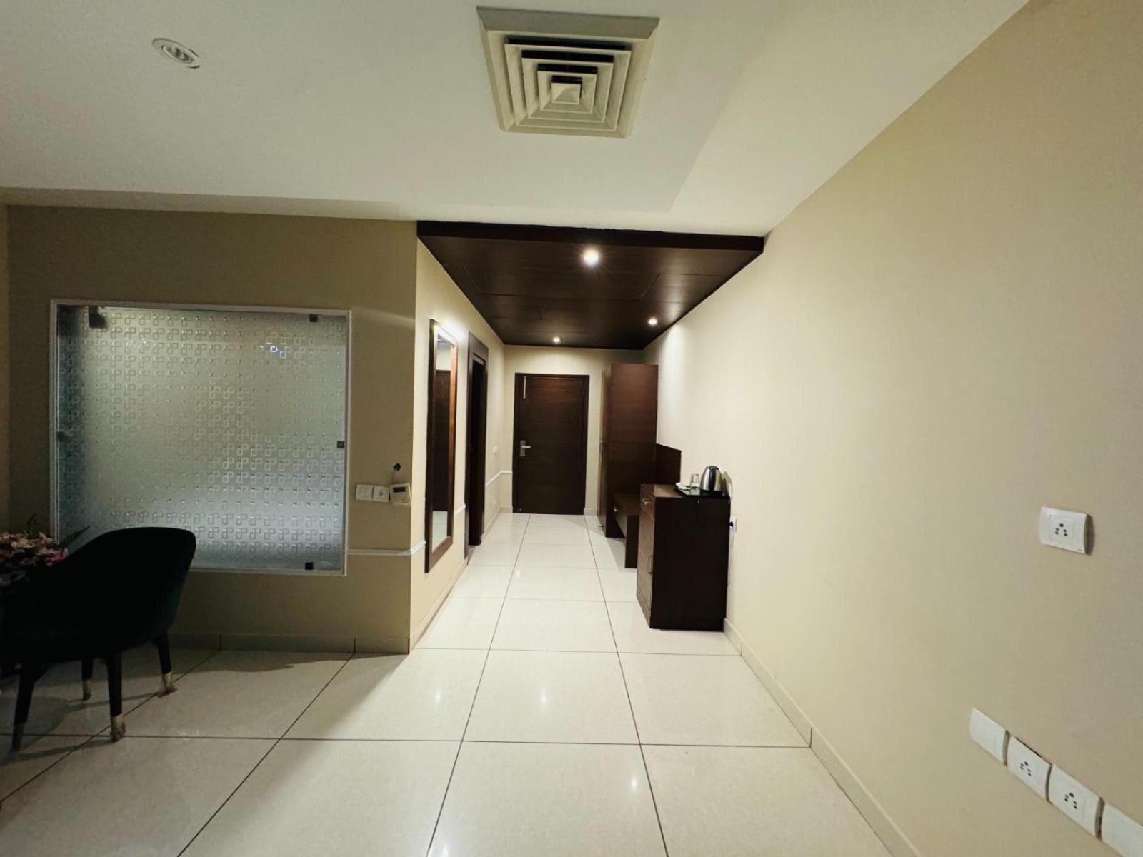The Pearl Hotel Sirsa Dış mekan fotoğraf