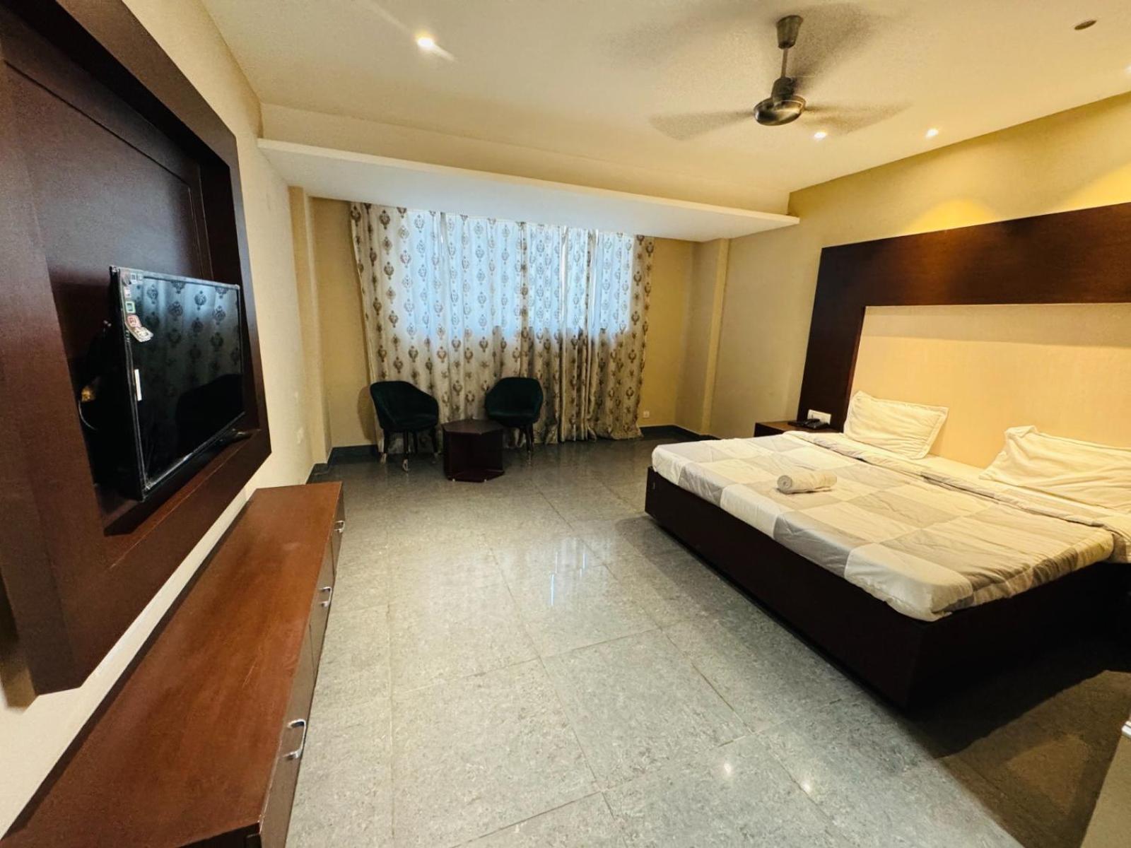 The Pearl Hotel Sirsa Dış mekan fotoğraf